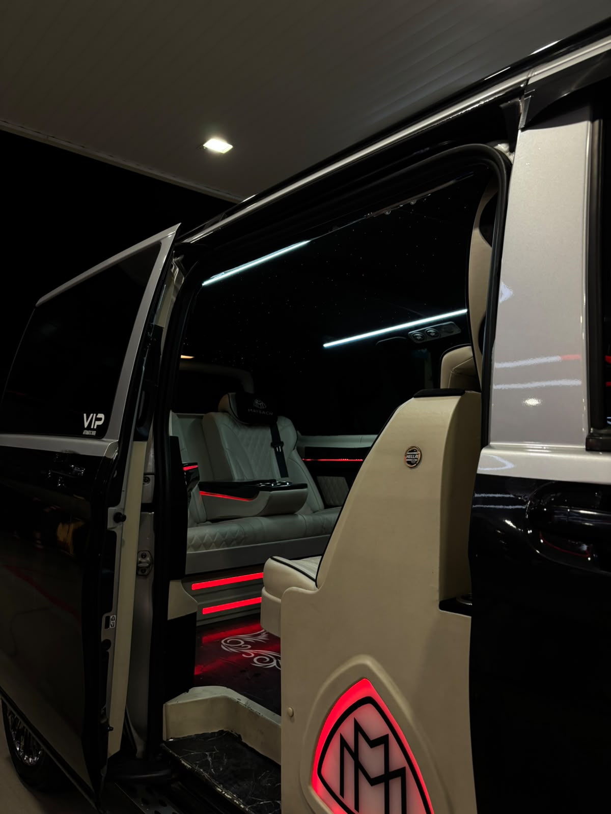 VIP araca giriş ve koltuklar