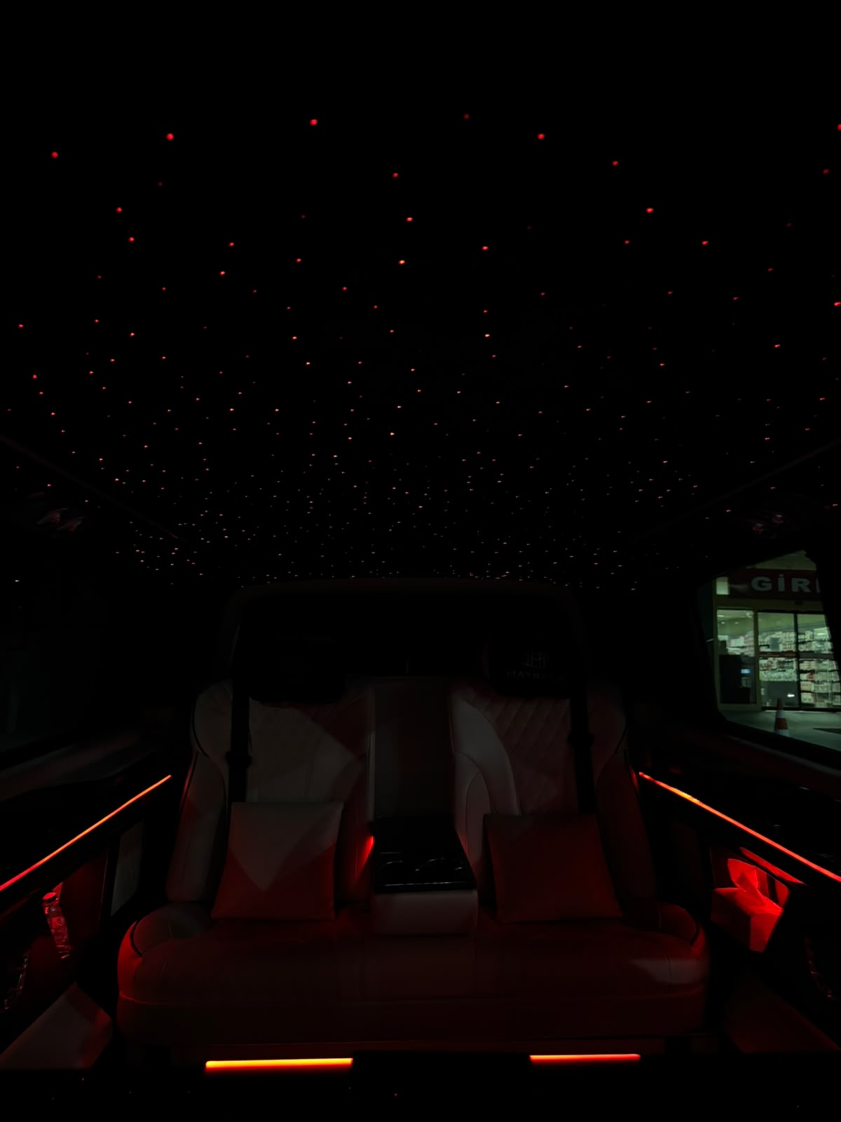 VIP aracın yıldızlı tavan ve iç aydınlatması